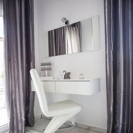 Diogenis Luxury Sea View Apartment *